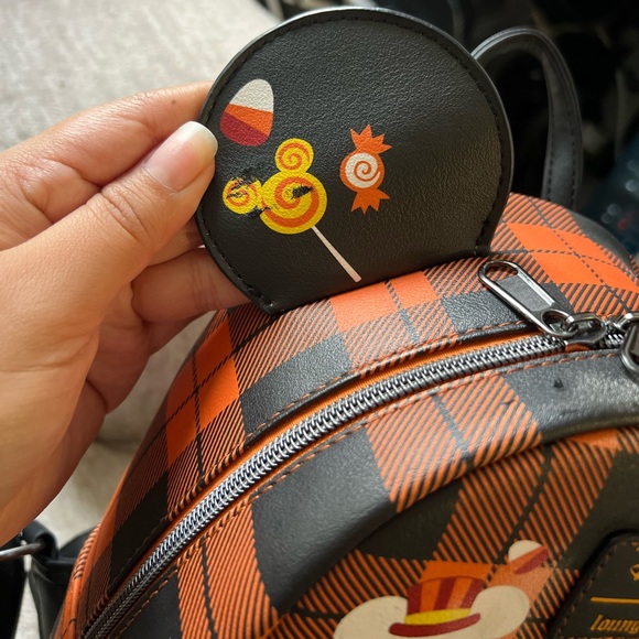 Disney loungefly backpack - Picture 6 of 9